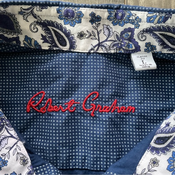 Robert Graham Classic Fit Button Up Shirt
Flip Cuff
Men’s Large 
Navy Blue White - Picture 10 of 11